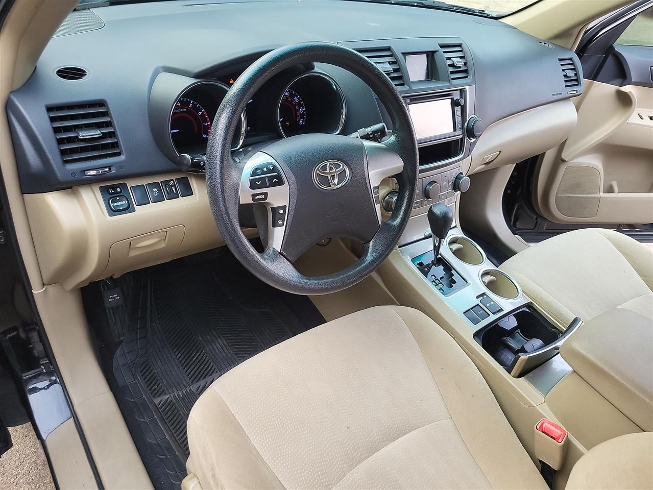 Toyota Highlander Base 2013