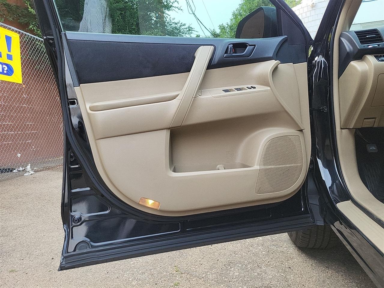 Toyota Highlander Base 2013