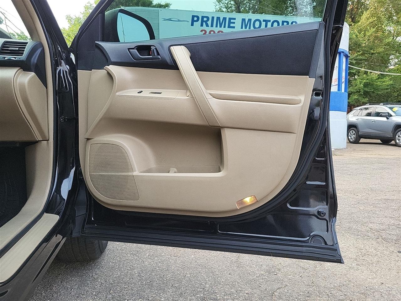 Toyota Highlander Base 2013