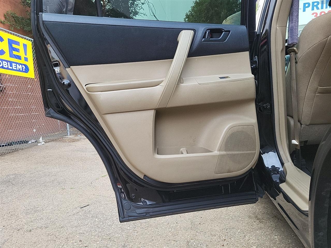 Toyota Highlander Base 2013