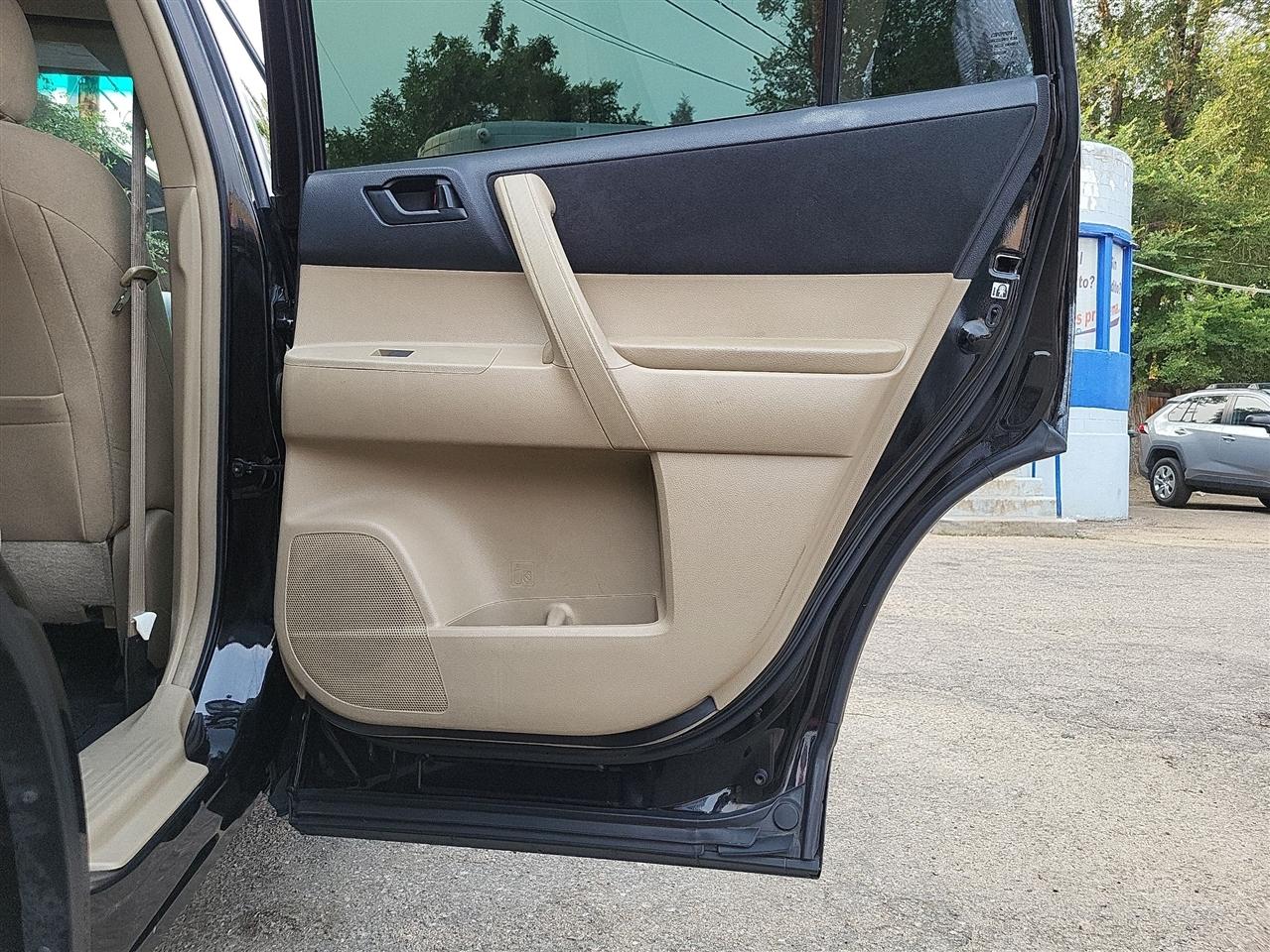 Toyota Highlander Base 2013