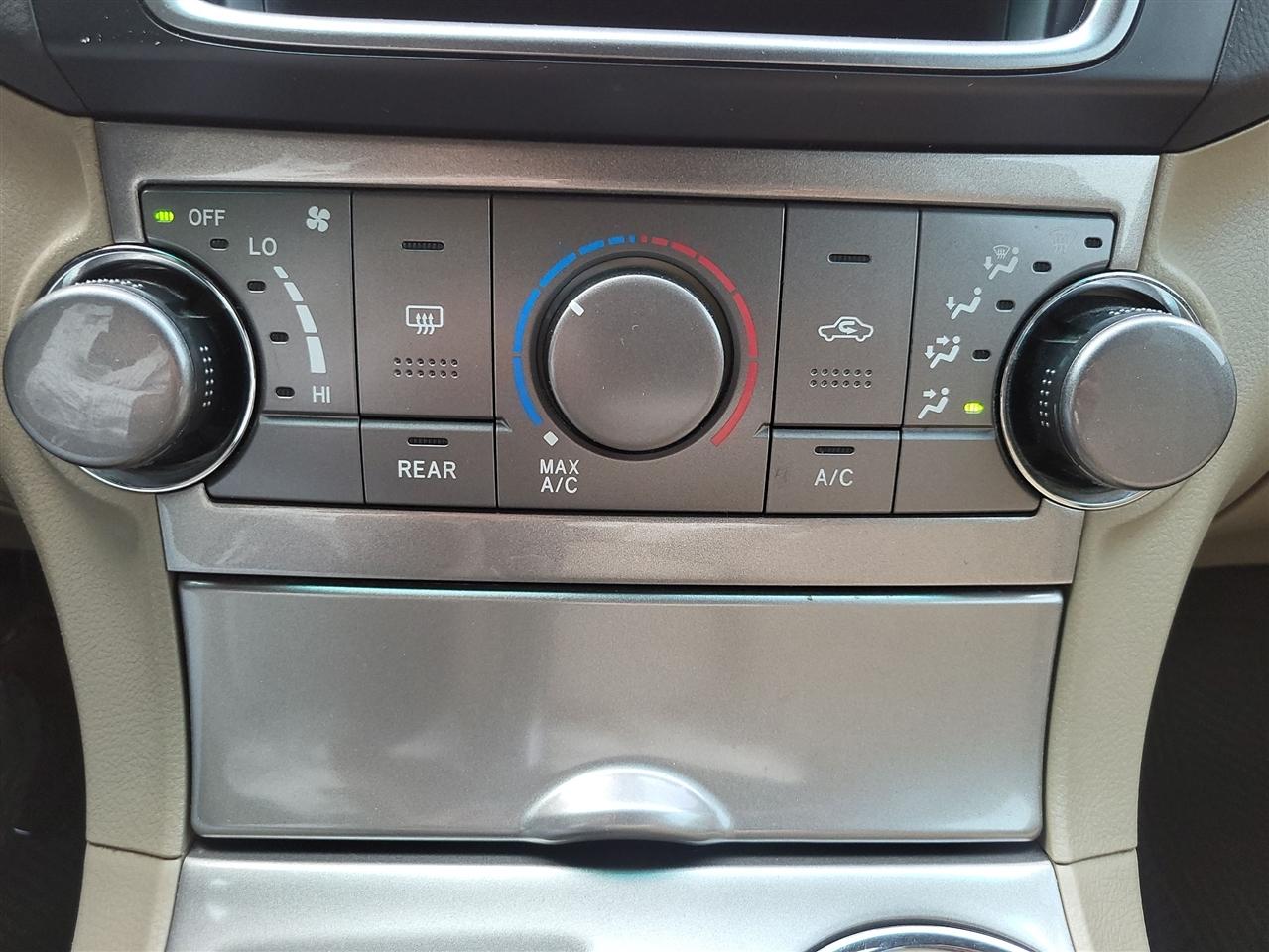 Toyota Highlander Base 2013