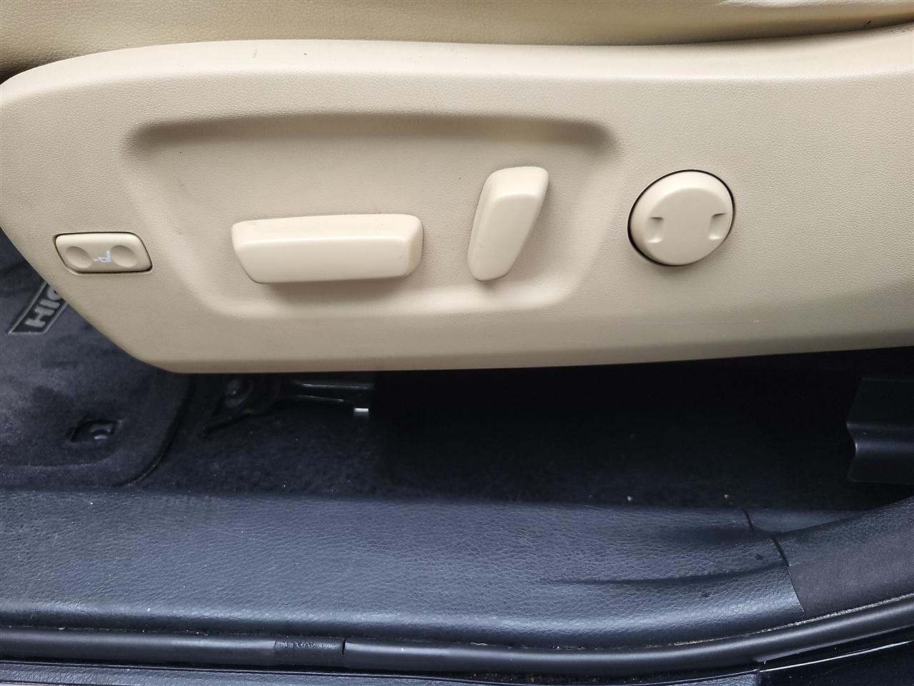 Toyota Highlander Limited FWD V6 2014