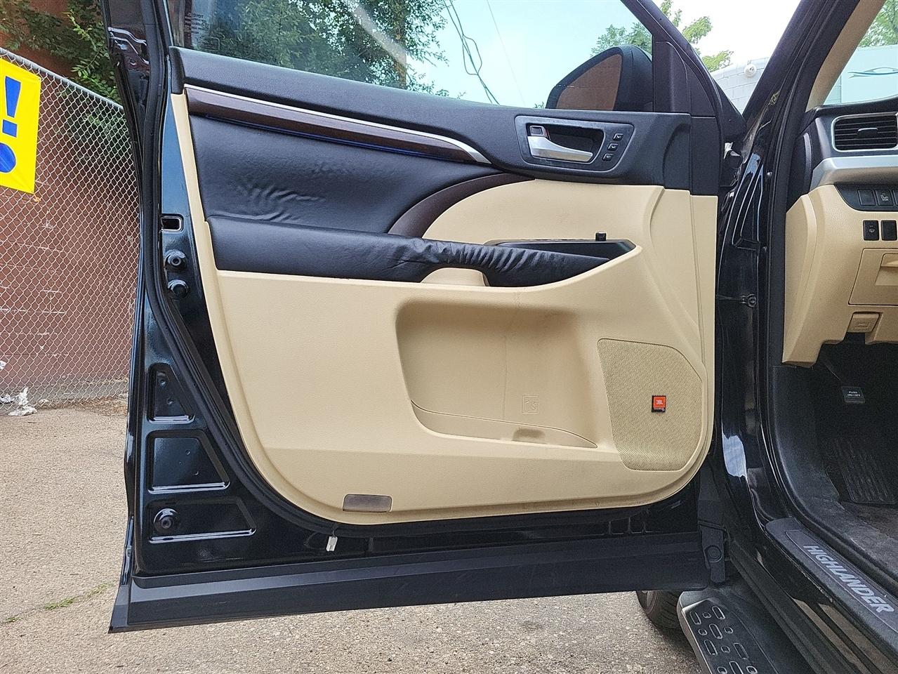 Toyota Highlander Limited FWD V6 2014