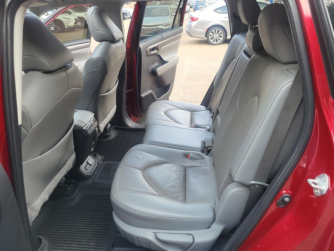 Toyota Highlander Limited AWD V6 2022