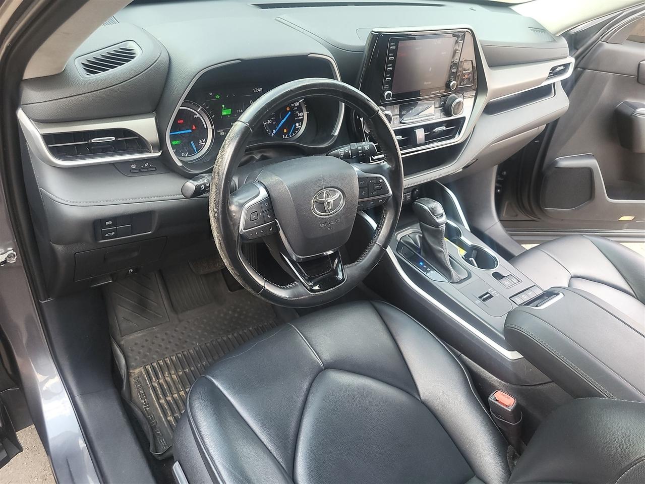 Toyota Highlander Hybrid XLE AWD 2021