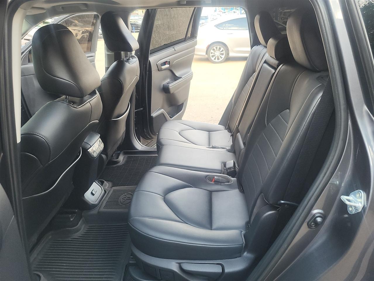 Toyota Highlander Hybrid XLE AWD 2021