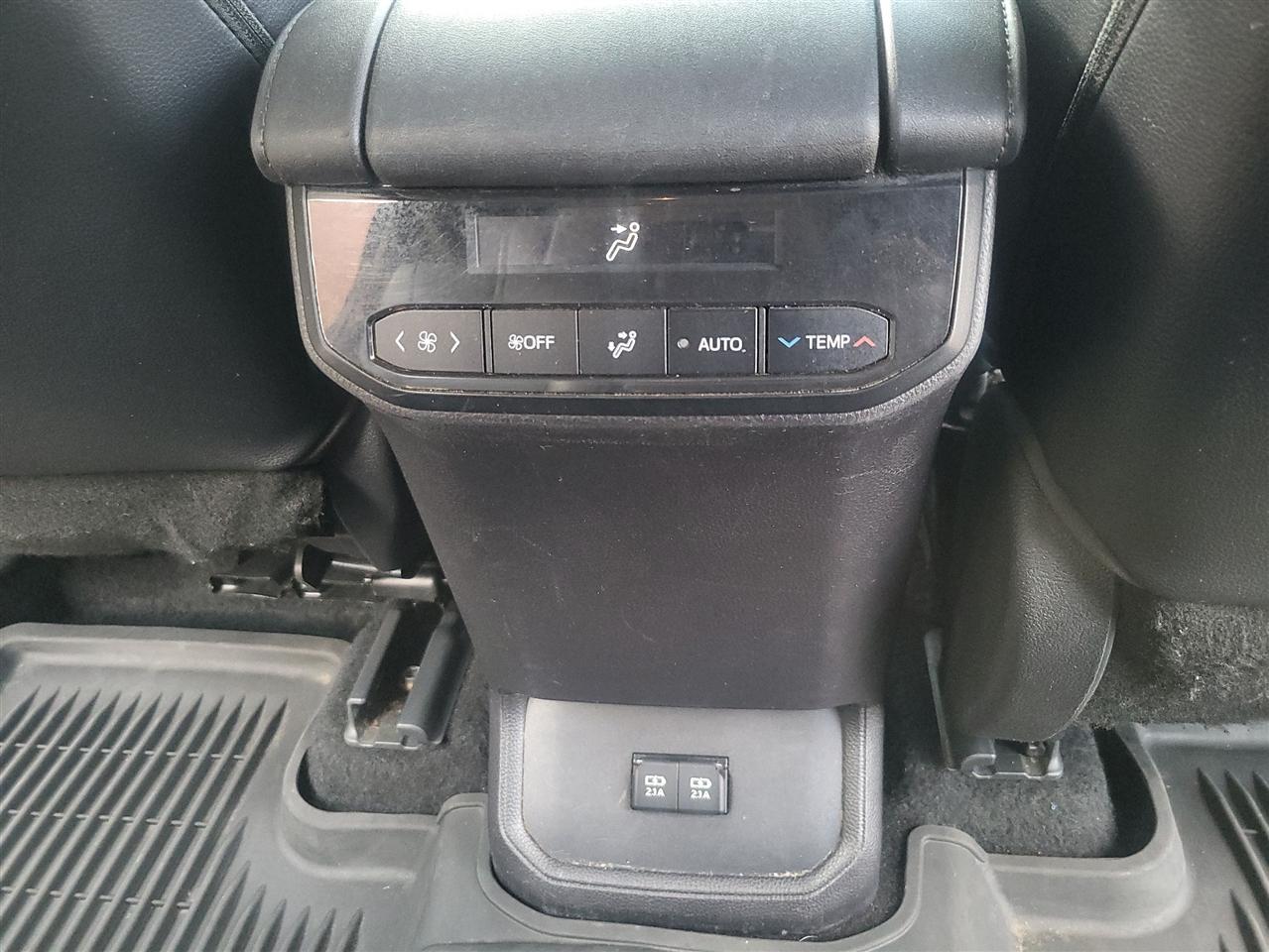 Toyota Highlander Hybrid XLE AWD 2021