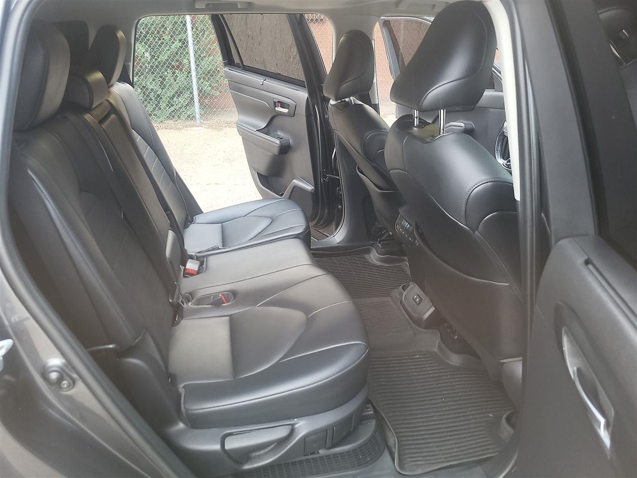 Toyota Highlander Hybrid XLE AWD 2021