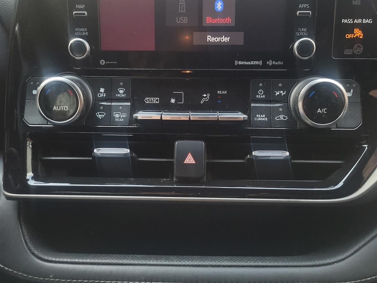 Toyota Highlander Hybrid XLE AWD 2021