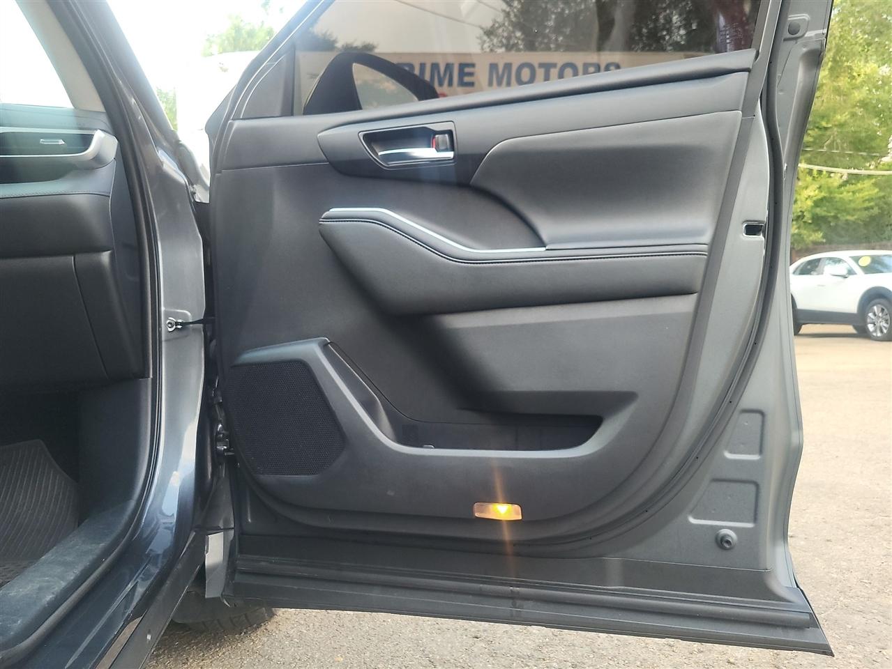 Toyota Highlander Hybrid XLE AWD 2021