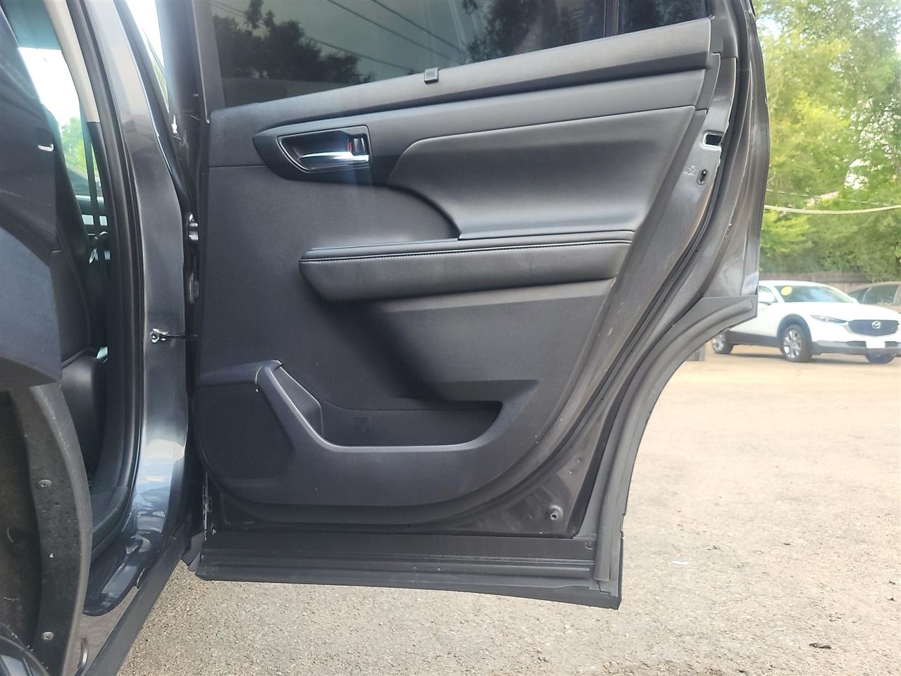Toyota Highlander Hybrid XLE AWD 2021