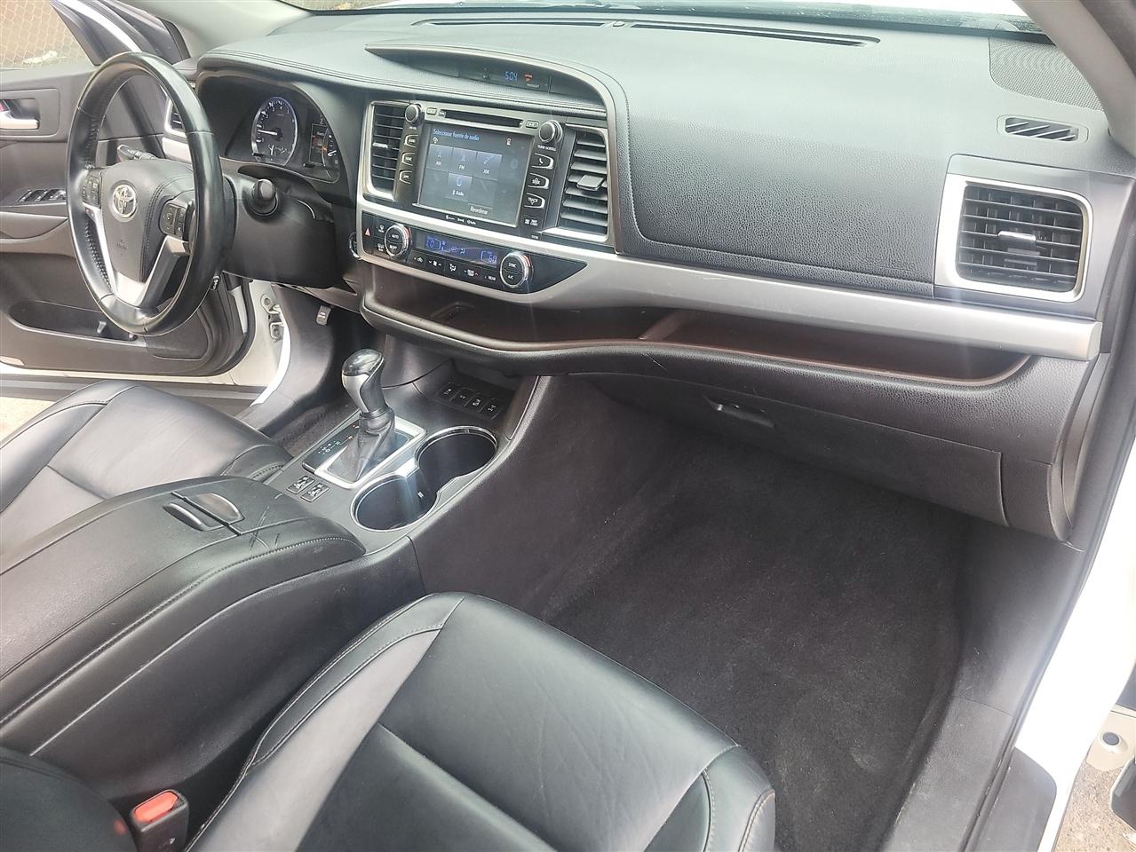 Toyota Highlander XLE AWD V6 2016