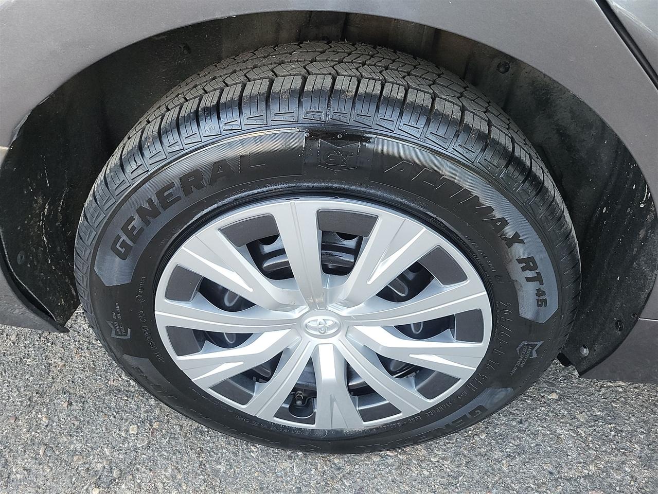 Toyota Camry Hybrid LE 2018