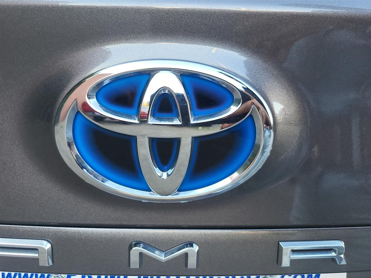 Toyota Camry Hybrid LE 2018