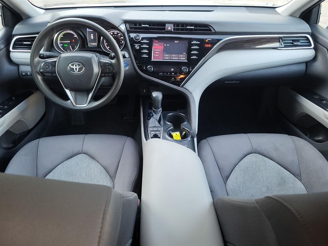 Toyota Camry Hybrid LE 2018