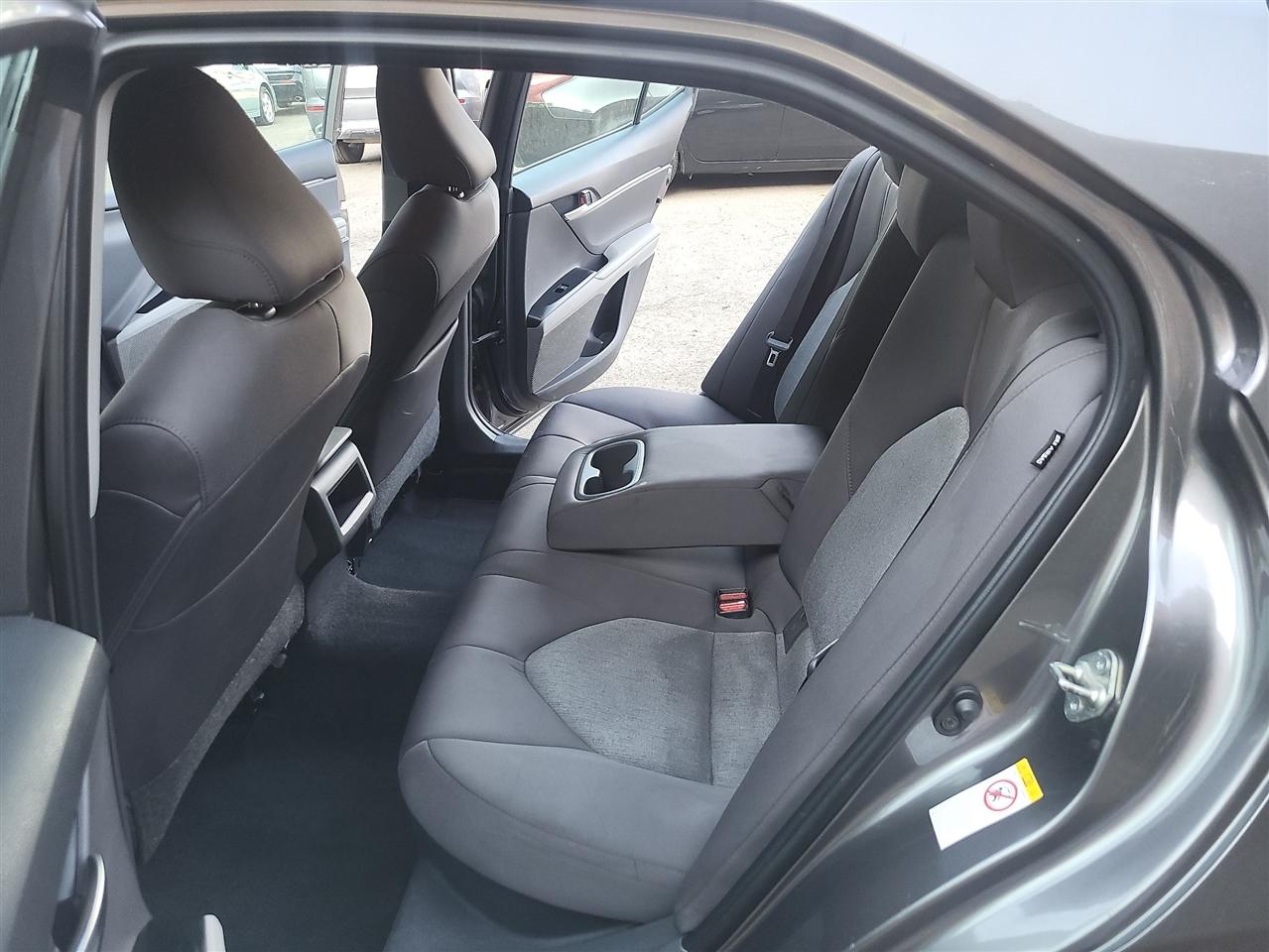 Toyota Camry Hybrid LE 2018