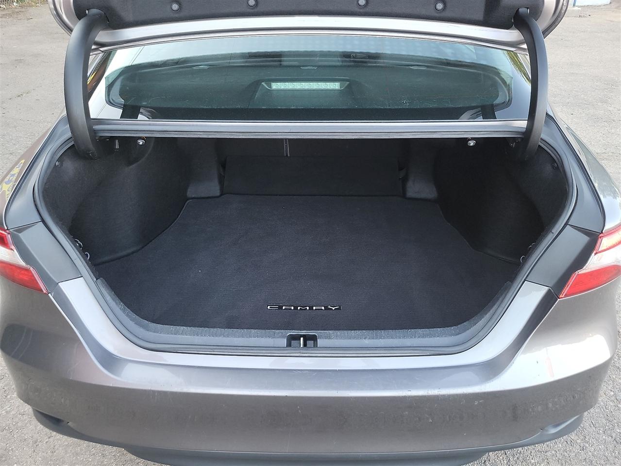 Toyota Camry Hybrid LE 2018