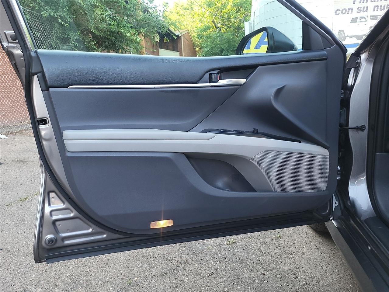 Toyota Camry Hybrid LE 2018