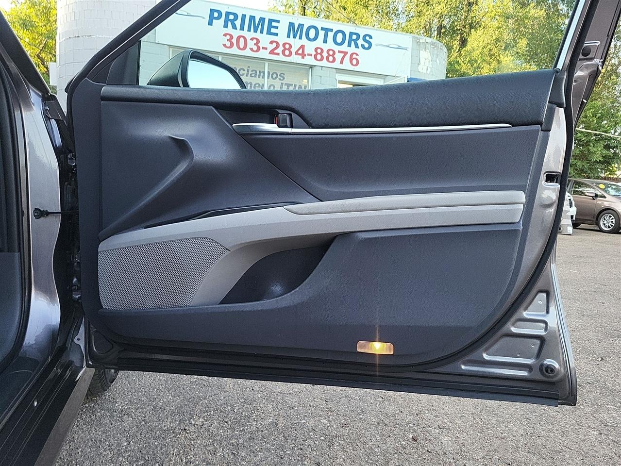 Toyota Camry Hybrid LE 2018