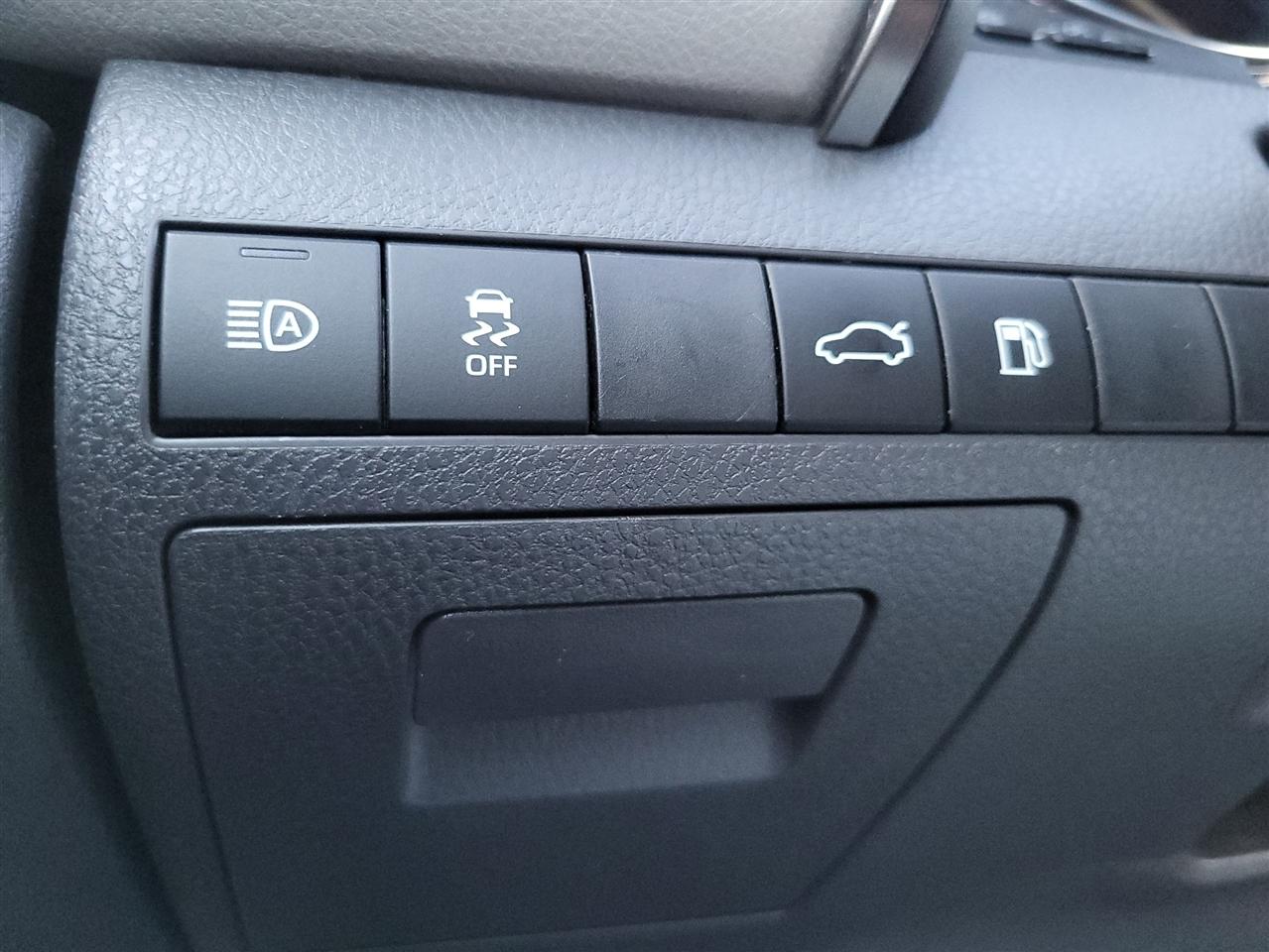 Toyota Camry Hybrid LE 2018
