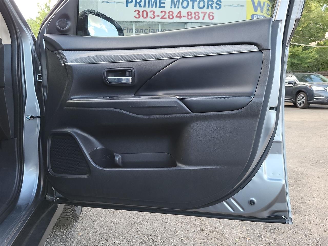 Mitsubishi Outlander SE 2WD 2020