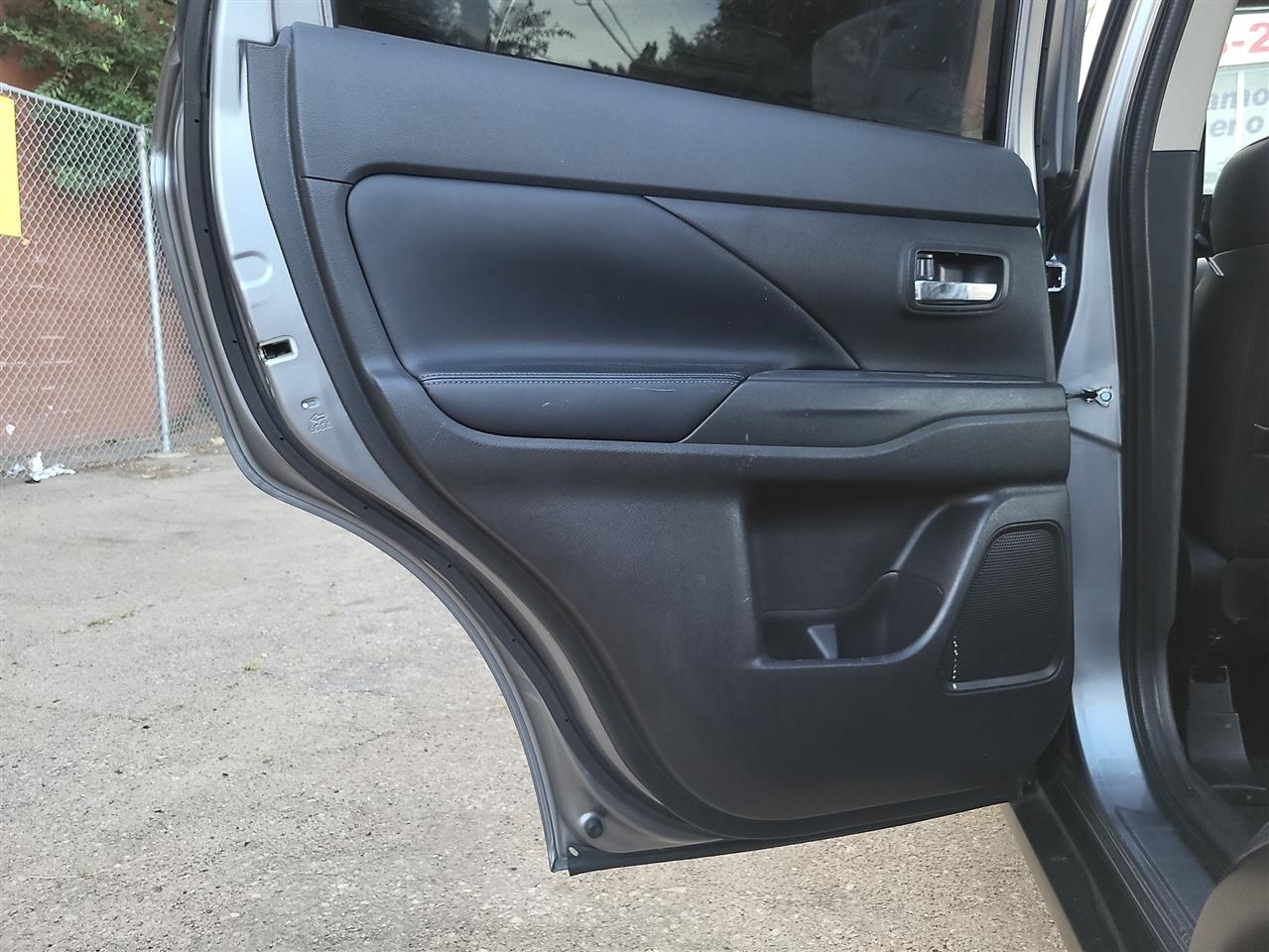 Mitsubishi Outlander SE 2WD 2020