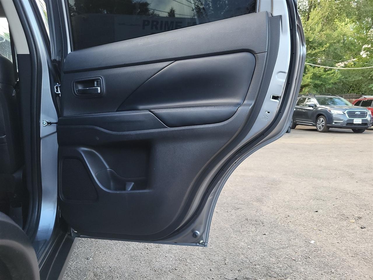 Mitsubishi Outlander SE 2WD 2020
