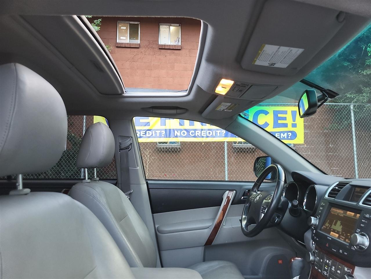 Toyota Highlander Hybrid Limited 4WD 2011
