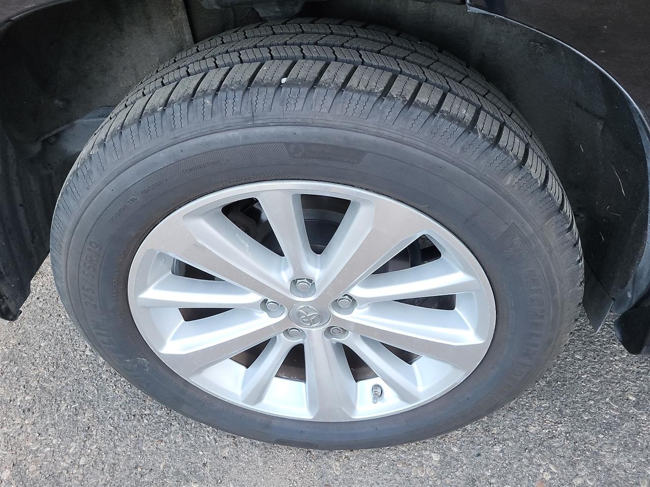 Toyota Highlander Hybrid Limited 4WD 2011