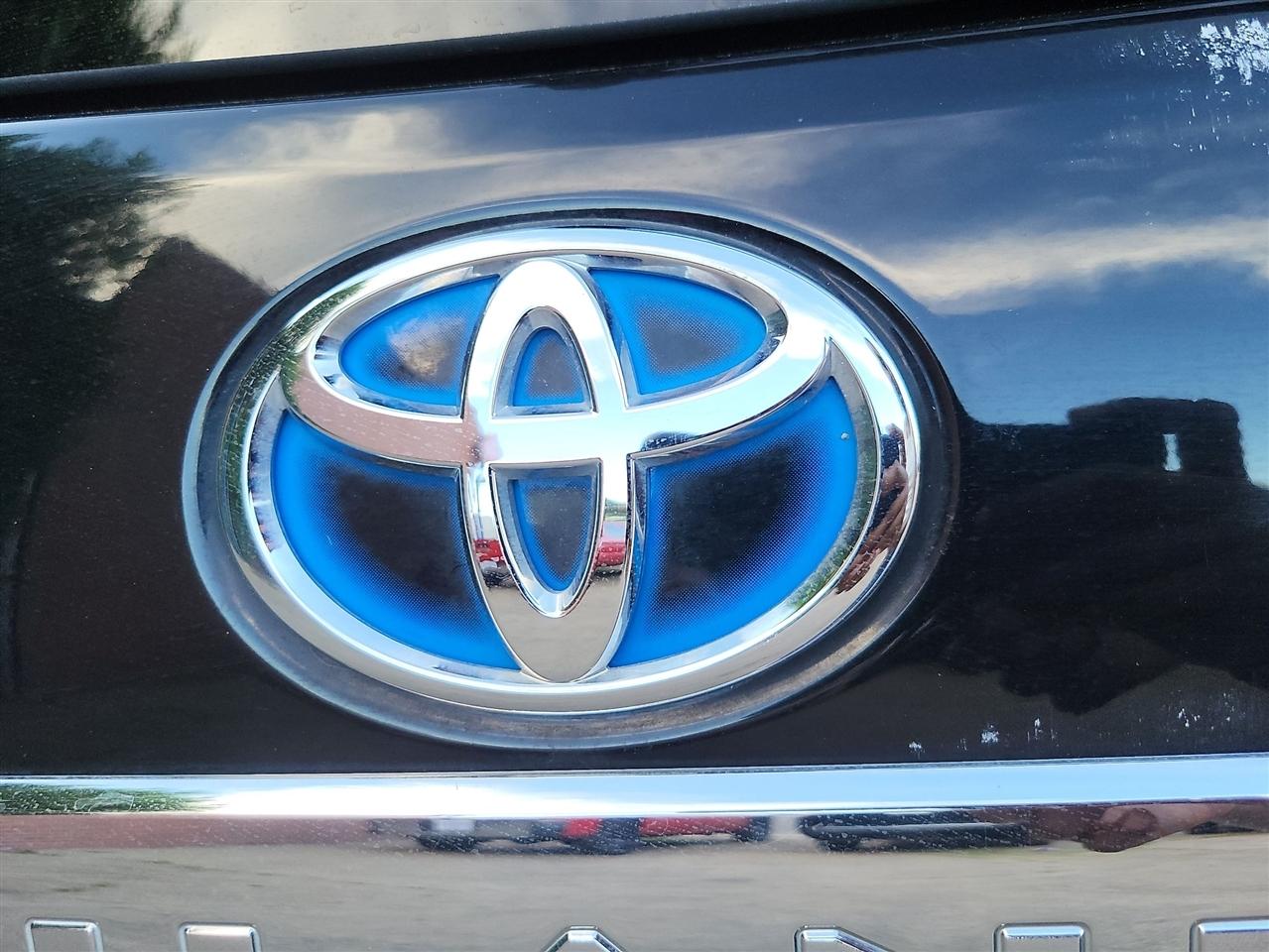 Toyota Highlander Hybrid Limited 4WD 2011