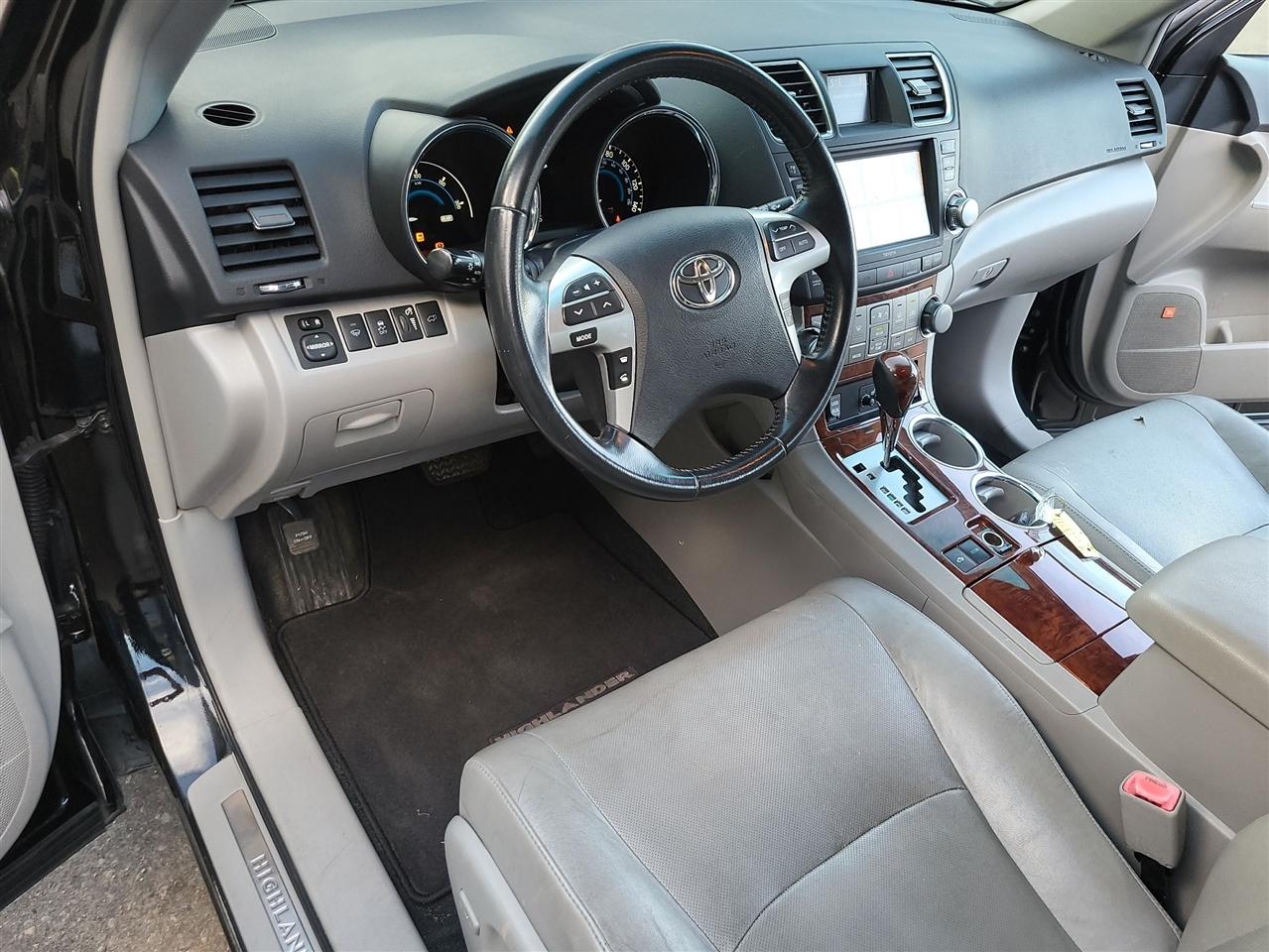 Toyota Highlander Hybrid Limited 4WD 2011