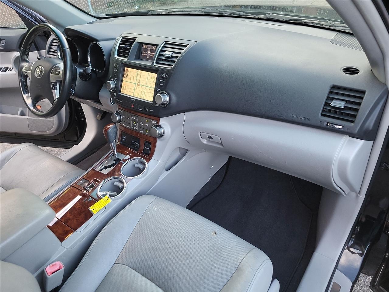 Toyota Highlander Hybrid Limited 4WD 2011