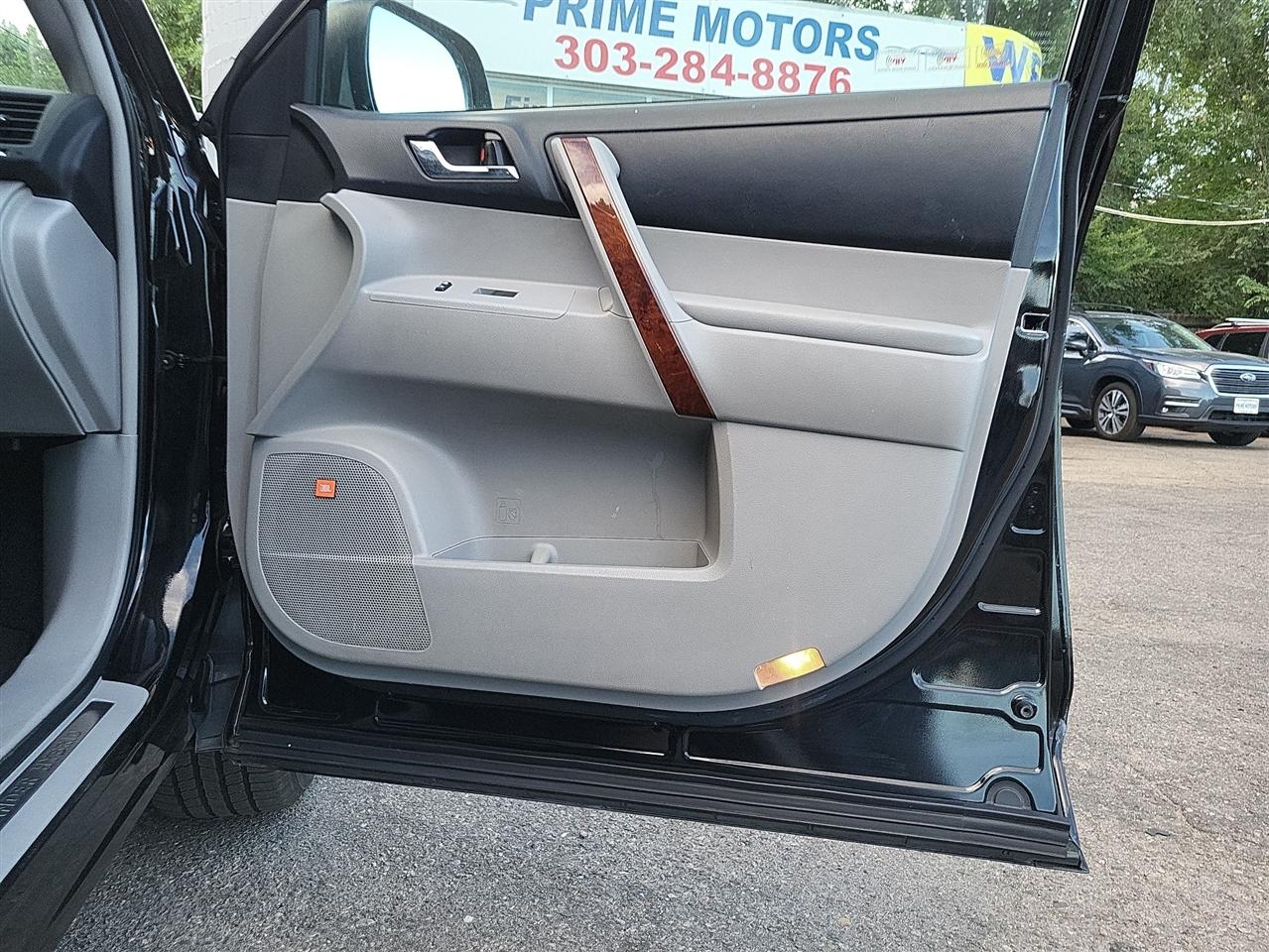 Toyota Highlander Hybrid Limited 4WD 2011