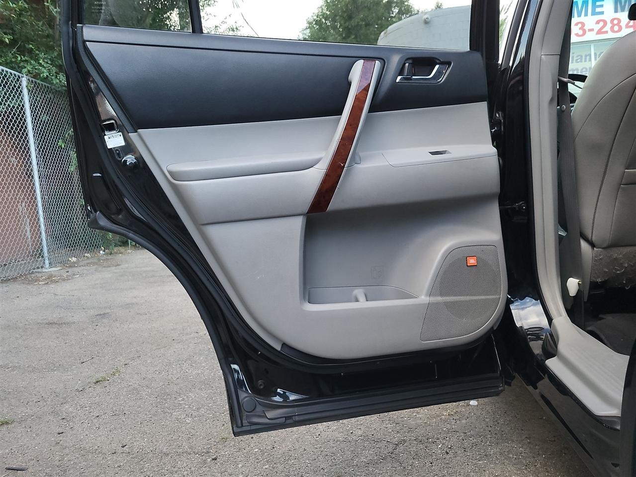 Toyota Highlander Hybrid Limited 4WD 2011