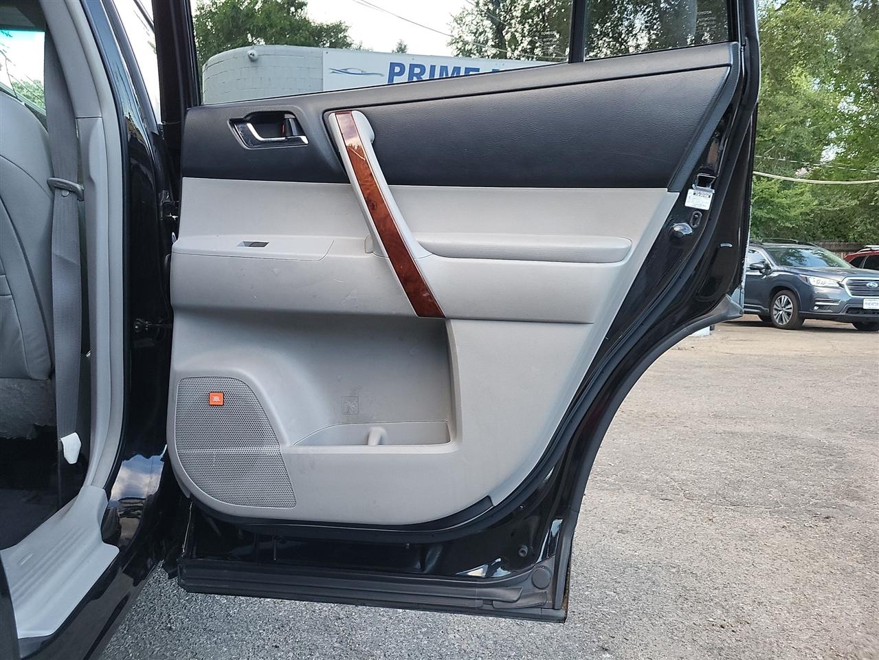 Toyota Highlander Hybrid Limited 4WD 2011