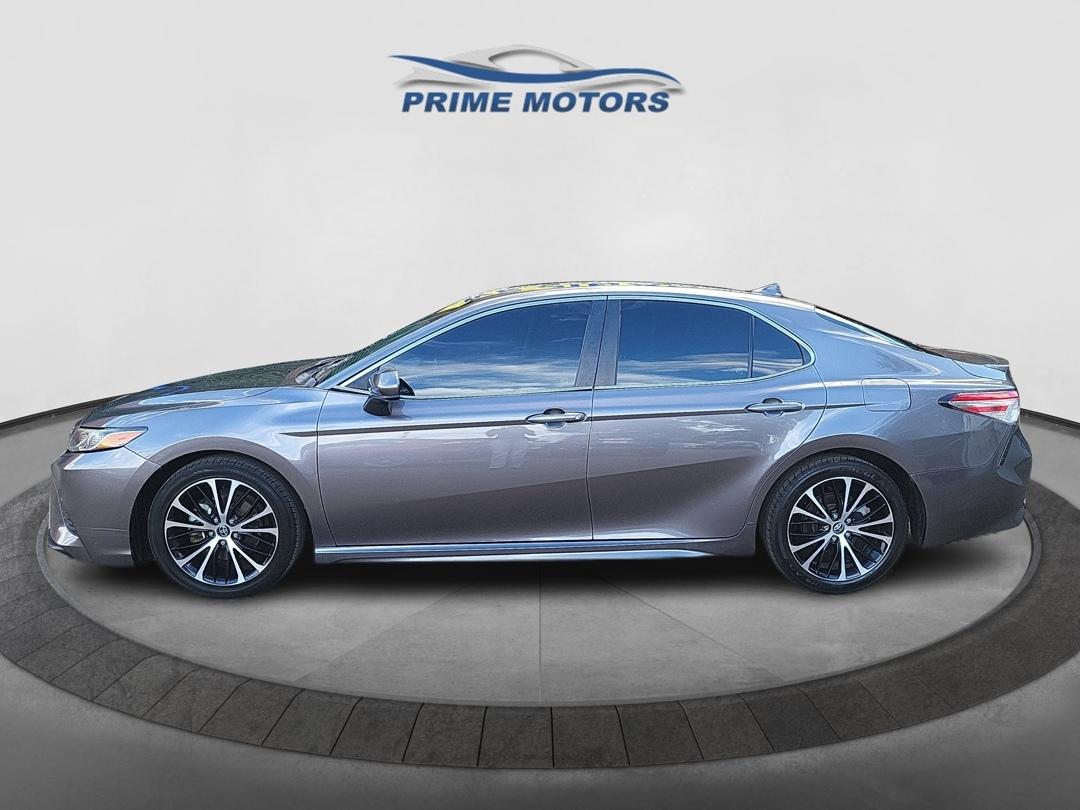 Toyota Camry SE 2020