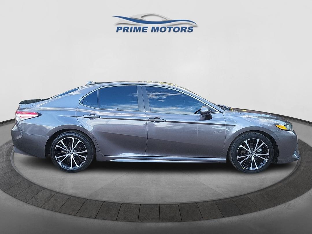 Toyota Camry SE 2020