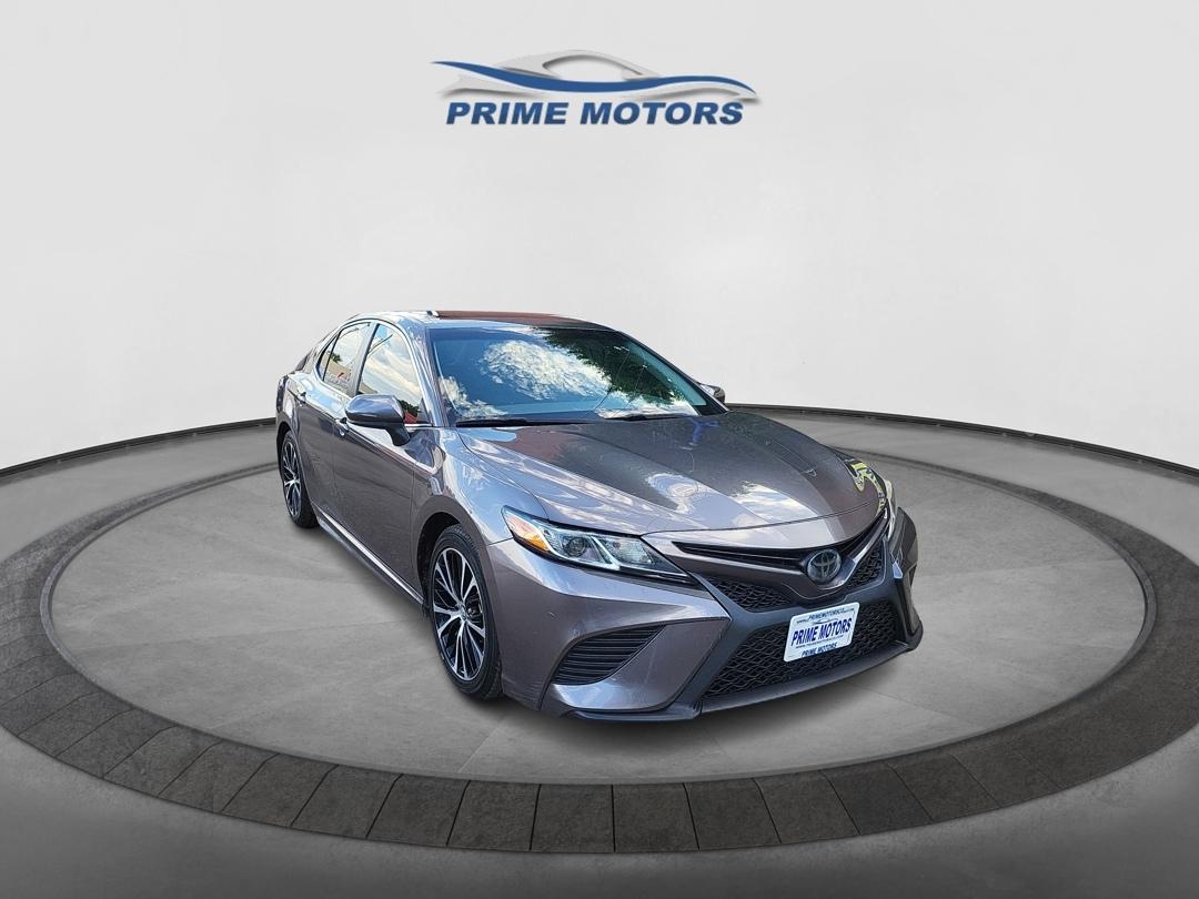 Toyota Camry SE 2020