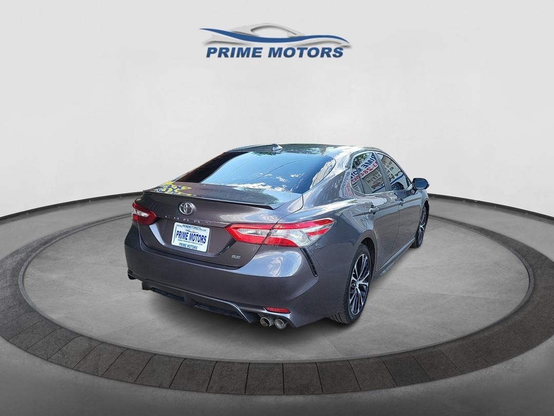 Toyota Camry SE 2020