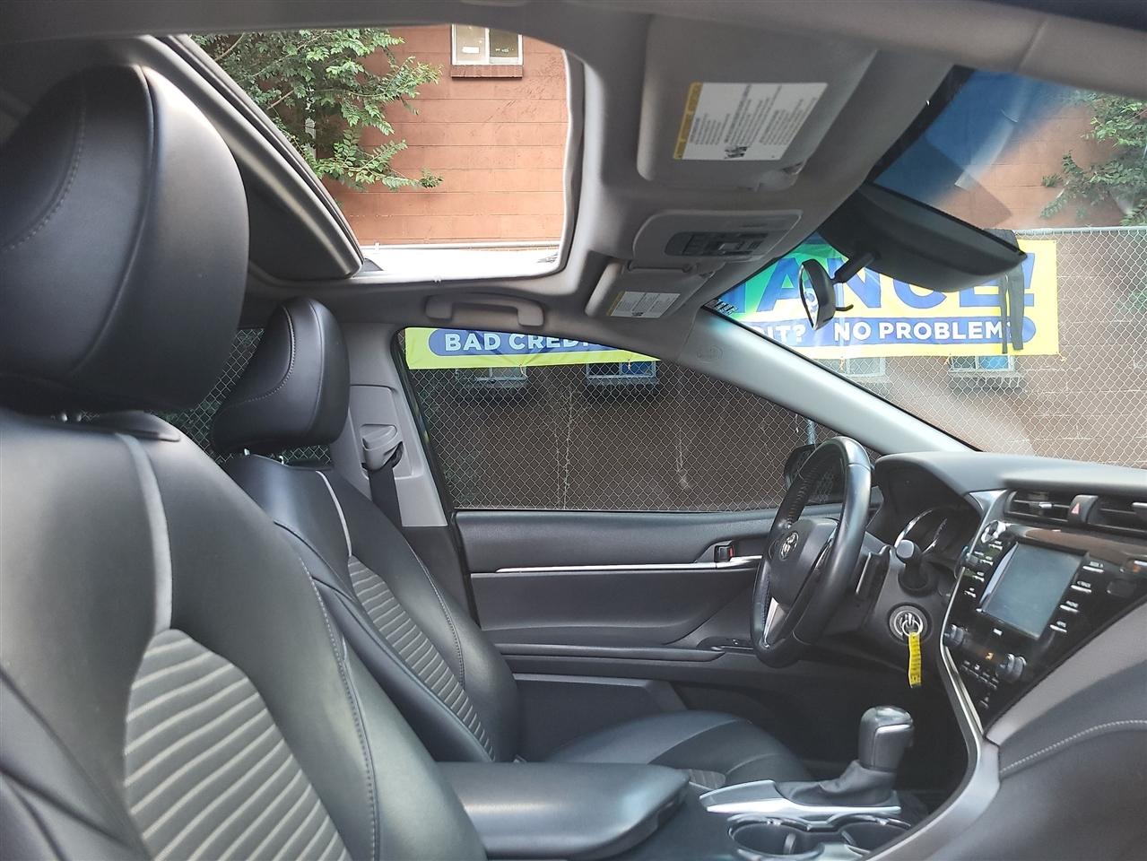 Toyota Camry SE 2020
