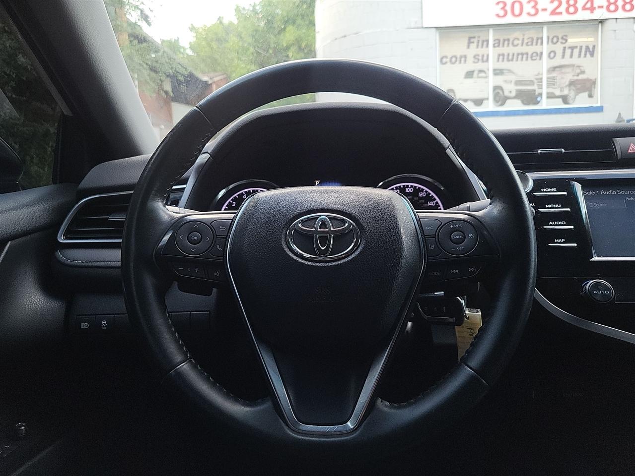 Toyota Camry SE 2020