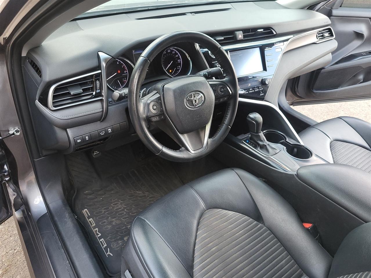 Toyota Camry SE 2020