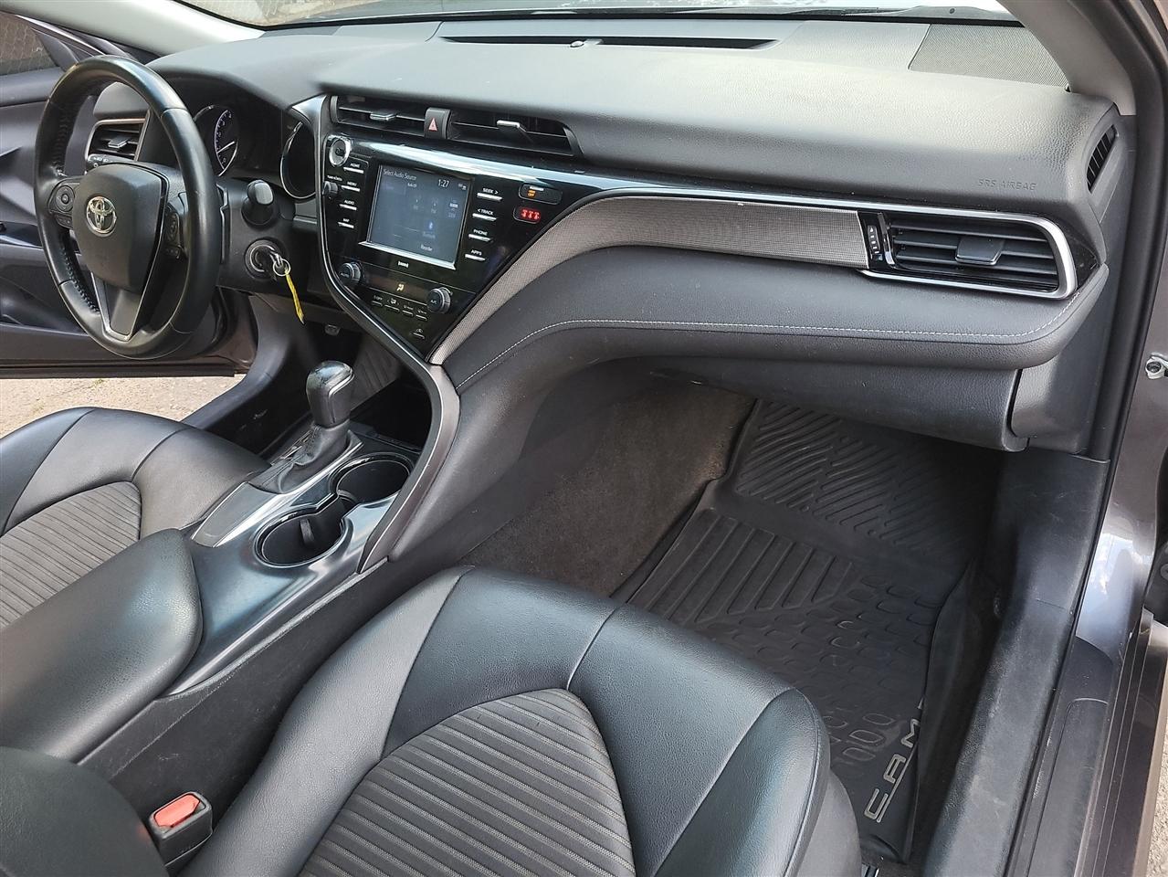 Toyota Camry SE 2020