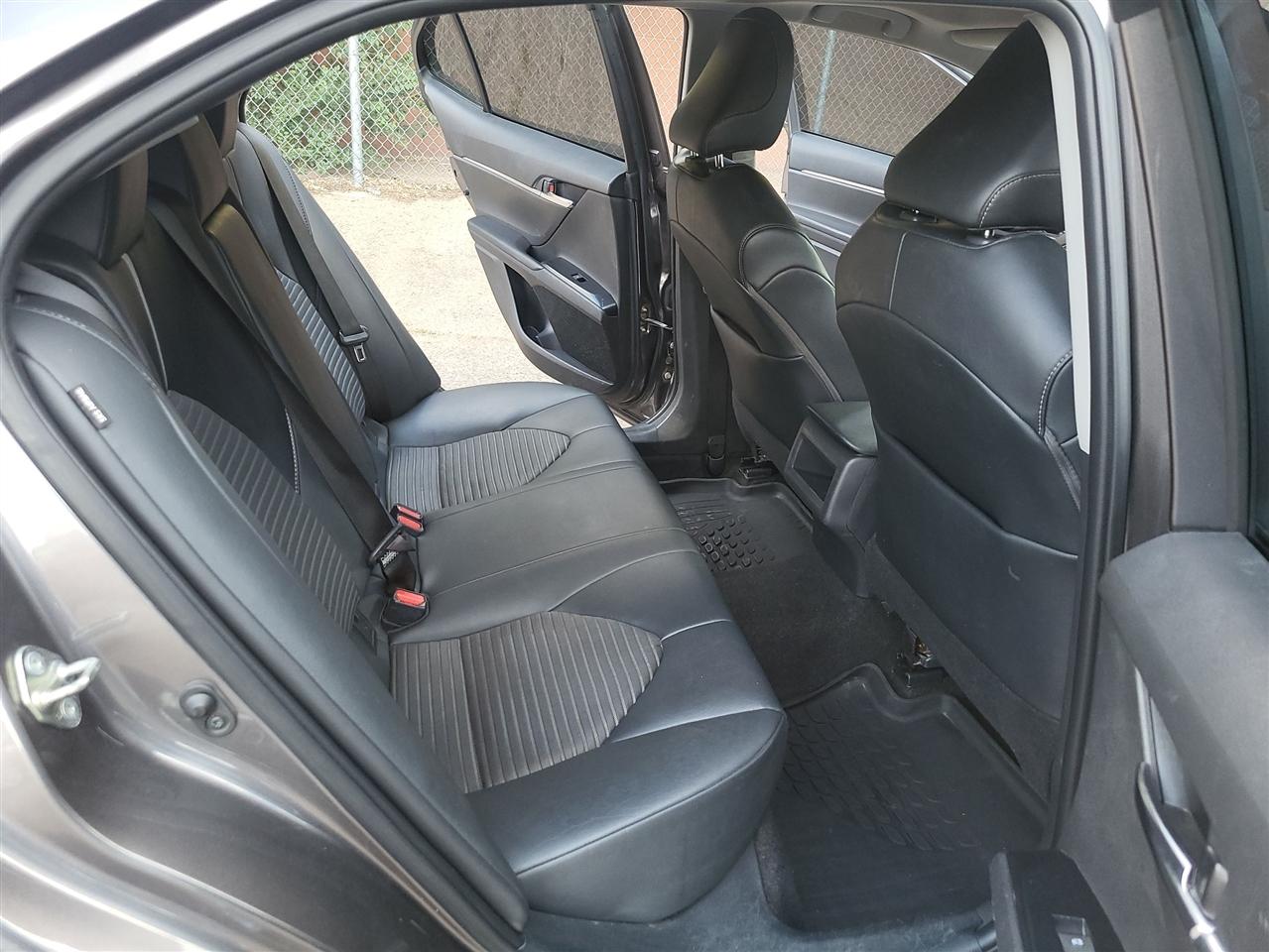 Toyota Camry SE 2020