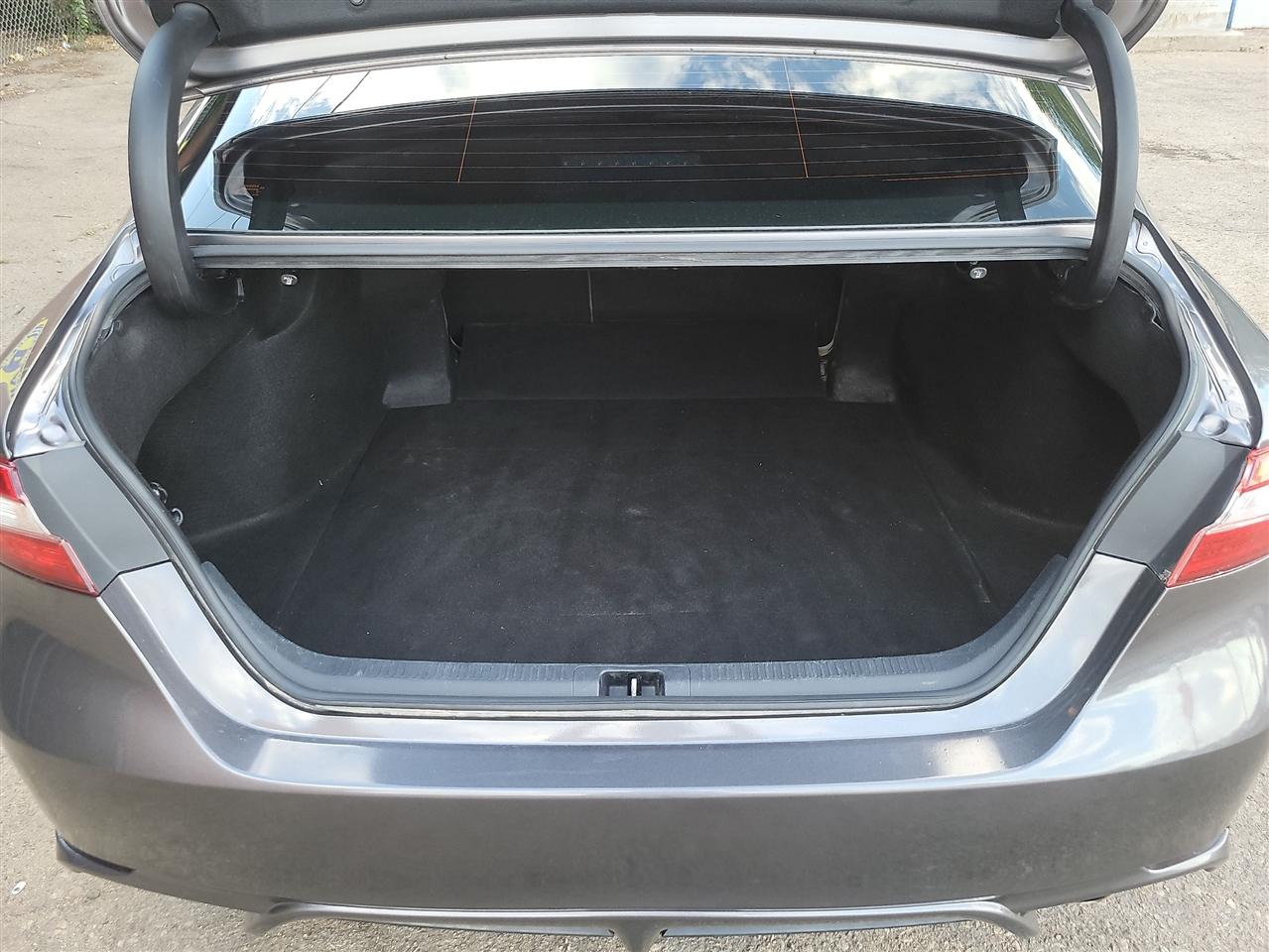 Toyota Camry SE 2020