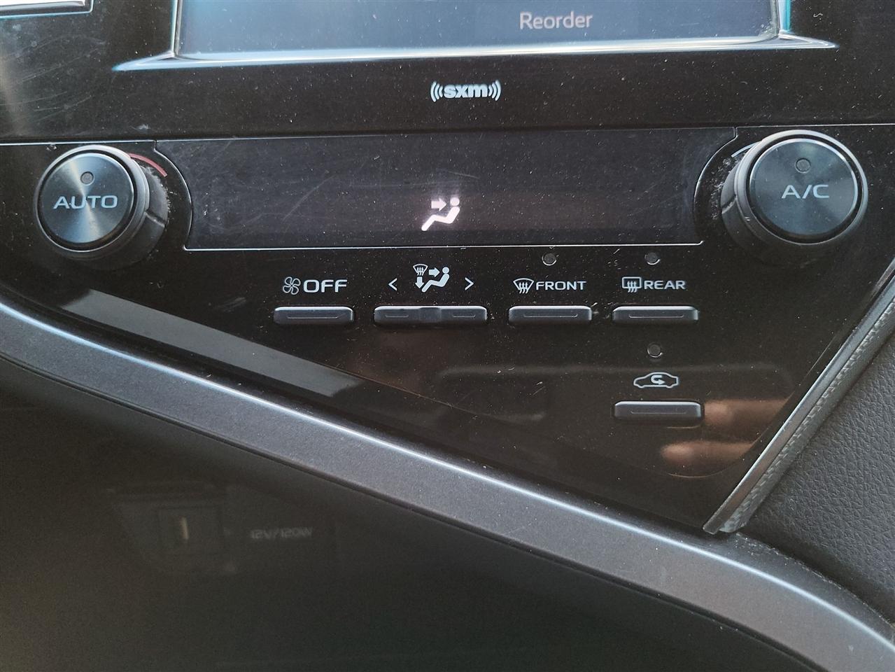 Toyota Camry SE 2020