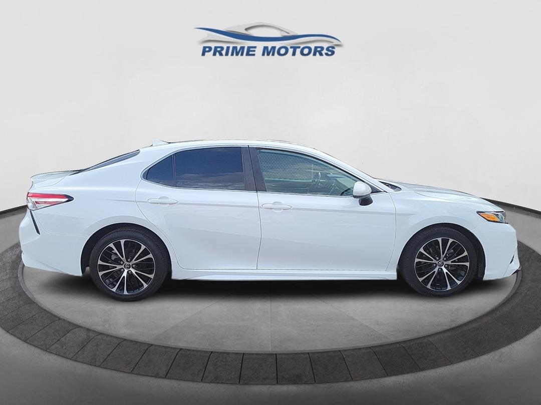 Toyota Camry SE 2020