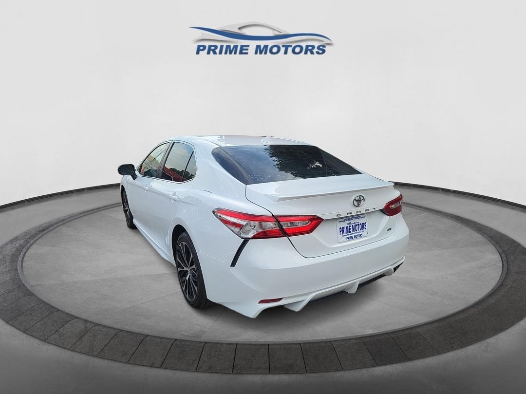 Toyota Camry SE 2020