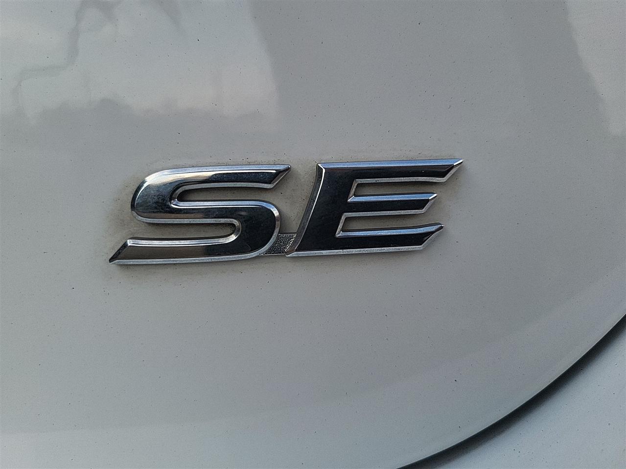 Toyota Camry SE 2020